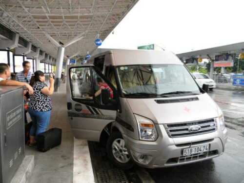 Dịch vụ thuê xe 7 chỗ cho 3-5 người tại sân bay Tân Sơn Nhất của thuêxehuydat.com rất chuyên nghiệp